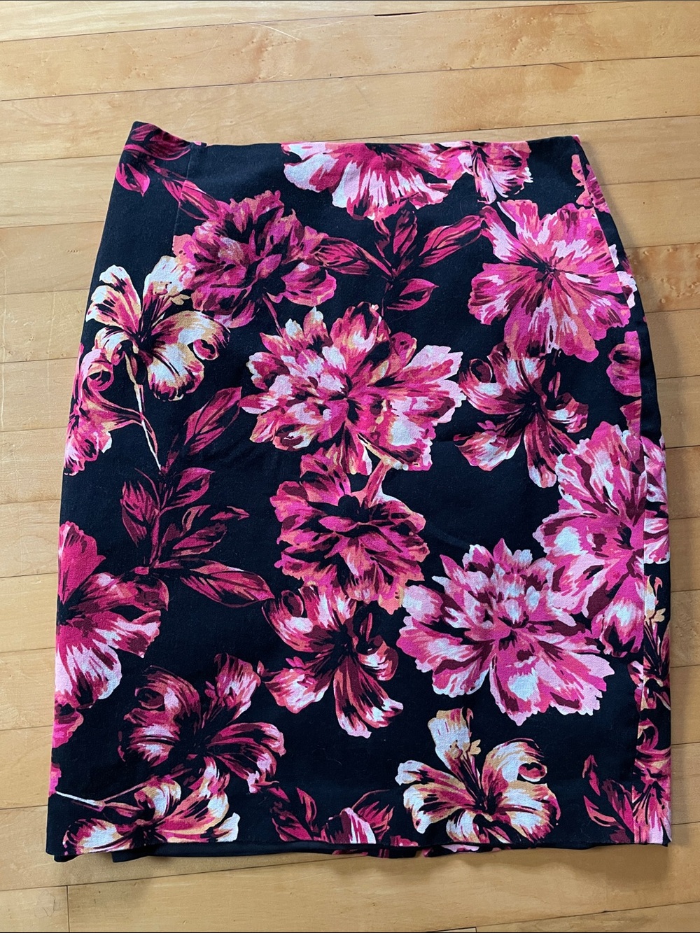 White House Black Market Skirt Size 8